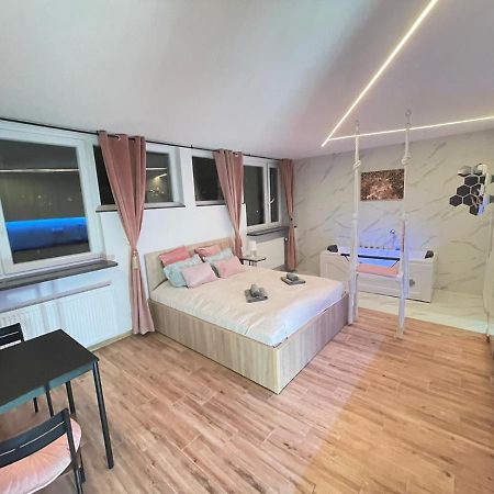 Yourapart Jacuzzi Przy Zamku Krolewskim Varşovia Exterior foto