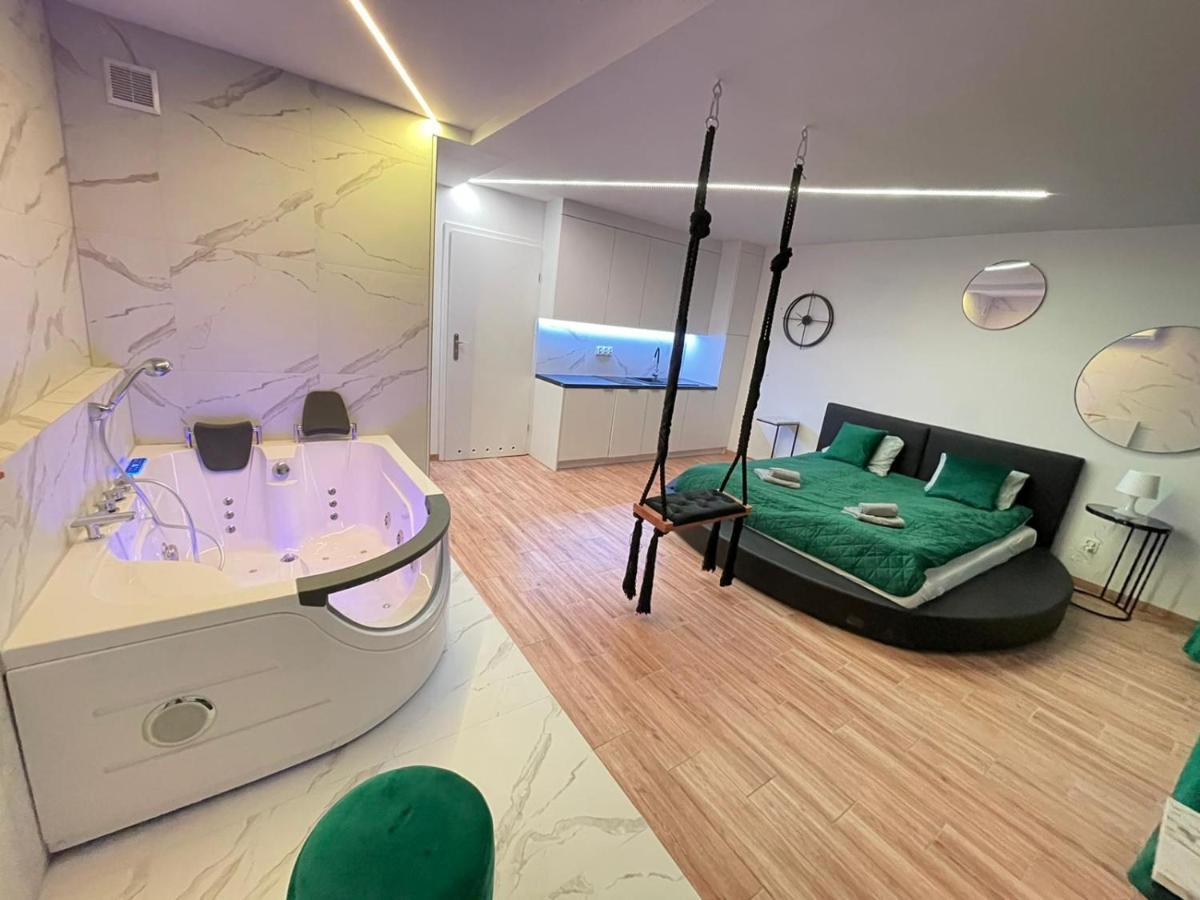 Yourapart Jacuzzi Przy Zamku Krolewskim Varşovia Exterior foto