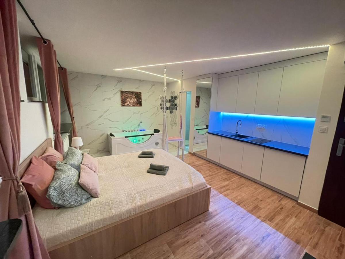 Yourapart Jacuzzi Przy Zamku Krolewskim Varşovia Exterior foto
