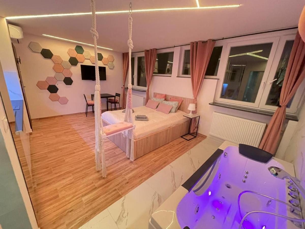 Yourapart Jacuzzi Przy Zamku Krolewskim Varşovia Exterior foto
